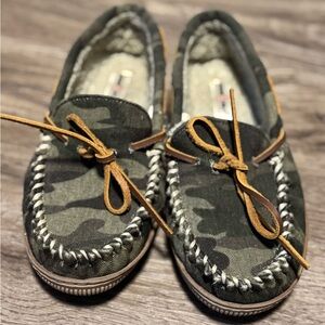 Minnetonka Trev Moccasin Slipper - Kids'
